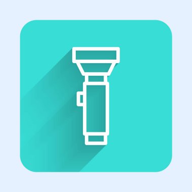 Beyaz çizgi el feneri simgesi uzun gölge arkaplanı ile izole edildi. Yeşil kare düğmesi. Vektör.