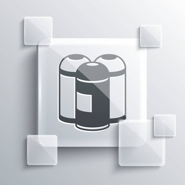 Спрей серый краски может значок изолирован на сером фоне. Квадратные стекла. Вектор.