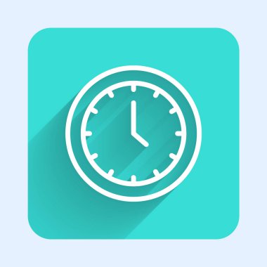 Beyaz çizgi saat simgesi uzun gölge arkaplanı ile izole edildi. Zaman sembolü. Yeşil kare düğmesi. Vektör.