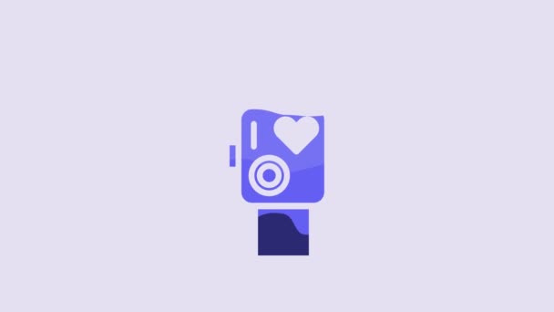 紫色の背景に隔離された心拍数アイコンを示すブルースマートウォッチ フィットネスアプリのコンセプト 4Kビデオモーショングラフィックアニメーション — ストック動画