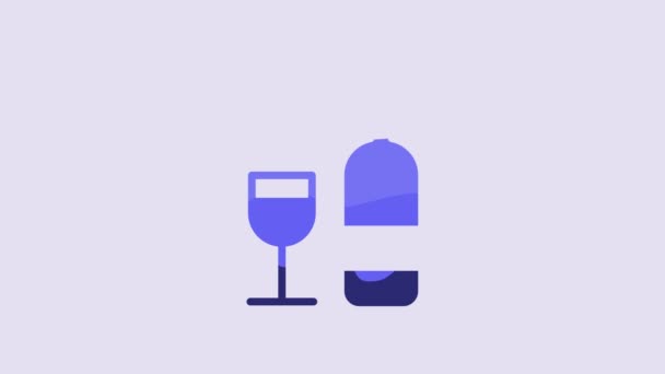Botella Vino Azul Con Icono Vidrio Aislado Sobre Fondo Púrpura — Vídeo de stock