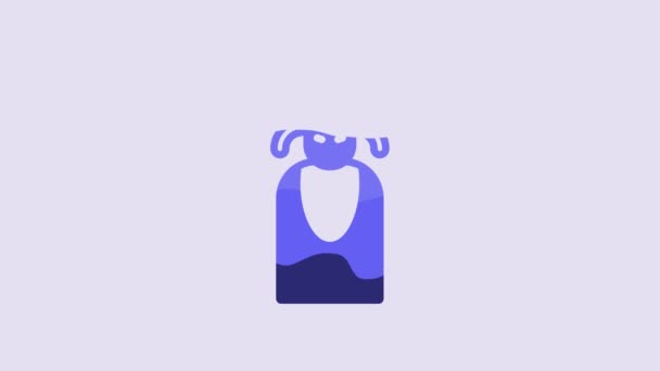 青いメデューサ ゴルゴンの頭にヘビのギリシャ語のアイコンが紫色の背景に隔離されています 4Kビデオモーショングラフィックアニメーション — ストック動画
