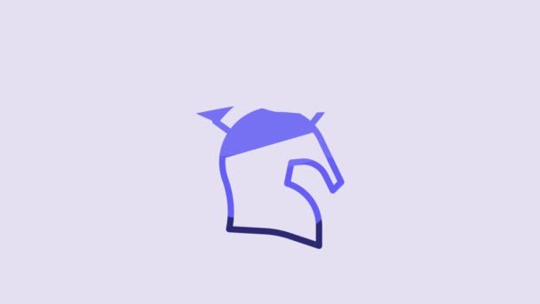 紫色の背景に隔離された青いギリシャのヘルメットアイコン 羽や馬の毛の紋章を持つ頭の保護兵士のためのアンティークヘルメット 4Kビデオモーショングラフィックアニメーション — ストック動画
