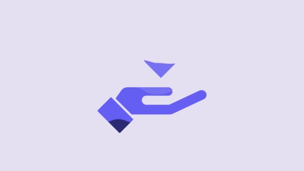 紫色の背景に隔離された手のアイコンでブルーハート 愛のシンボルを与える手 バレンタインデーのシンボル 4Kビデオモーショングラフィックアニメーション — ストック動画
