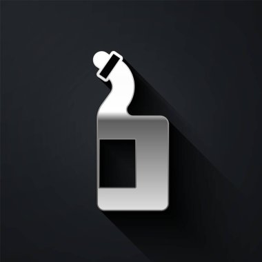 Siyah arkaplanda gümüş bulaşık deterjanı ikonu var. Bulaşık yıkamak için sıvı deterjan. Uzun gölge tarzı. Vektör