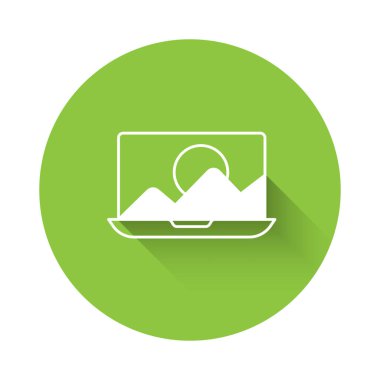 Beyaz Fotoğraf rötuşlama simgesi uzun gölge arkaplanı ile izole edildi. Fotoğrafçı, fotoğrafçılık, rötuş ikonu. Yeşil daire düğmesi. Vektör