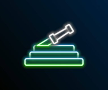 Parlayan neon hattı bahçe hortumu ya da yangın hortumu ikonu siyah arka planda izole edilmiş. Sprey tabanca ikonu. Su ekipmanları. Renkli taslak konsepti. Vektör