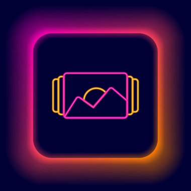 Parlayan neon çizgisi Resim çerçeve simgesi siyah arkaplanda izole edildi. Vintage boş fotoğraf çerçevesi. Renkli taslak konsepti. Vektör