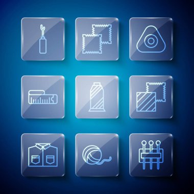 Tişört, iplik topu, dikiş iğnesi, dikiş tebeşiri, makara, bant ölçüsü, Awl aracı ve tekstil kumaş rulo ikonu. Vektör