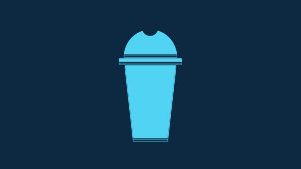 蓝色的奶昔图标孤立在蓝色的背景 有盖子和稻草的塑料杯 4K视频运动图形动画 — 图库视频影像