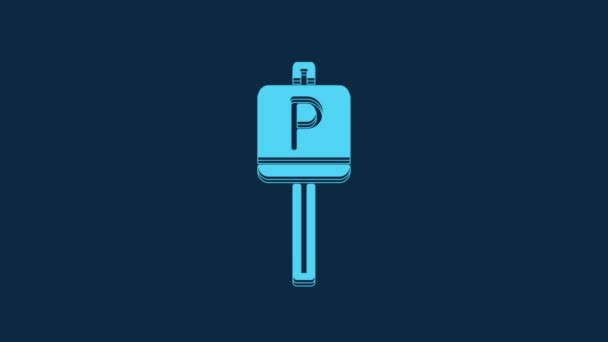 青色の背景に隔離された青い駐車アイコン 道路標識だ 4Kビデオモーショングラフィックアニメーション — ストック動画