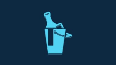 Mavi arka planda izole edilmiş buz kovası ikonundaki mavi şarap şişesi. 4K Video hareketli grafik canlandırması.