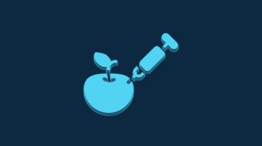 Mavi arka planda genetik olarak değiştirilmiş elma ikonu izole edildi. GDO meyvesi. Elmaya şırınga enjekte ediliyor. 4K Video hareketli grafik canlandırması.