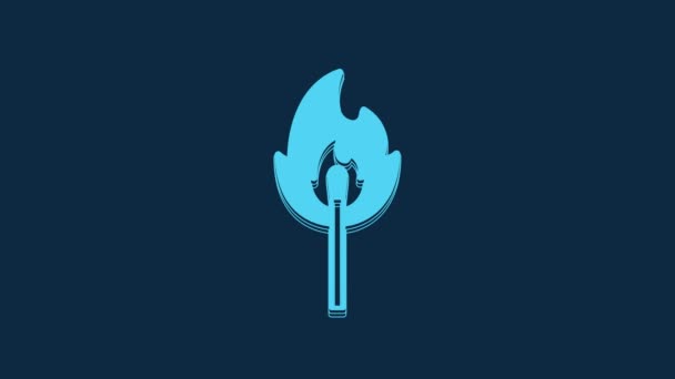 青の背景に隔離された火のアイコンと青のバーニングマッチ 火と一致する サインを 4Kビデオモーショングラフィックアニメーション — ストック動画