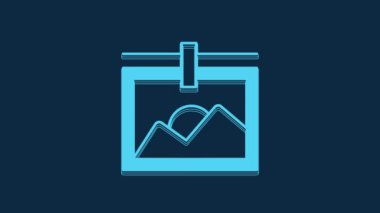 Mavi fotograf çerçevesi simgesi mavi arkaplanda izole edildi. Vintage boş fotoğraf çerçevesi. 4K Video hareketli grafik canlandırması.