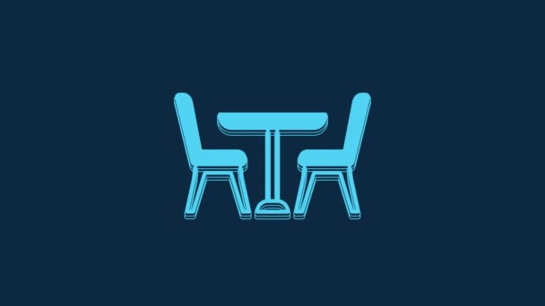 青の背景に椅子のアイコンが隔離された青の木製のテーブル 4Kビデオモーショングラフィックアニメーション — ストック動画