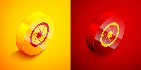 Isometric Camera Shutter Icon Isolated Orange Red Background Circle Button — 스톡 벡터