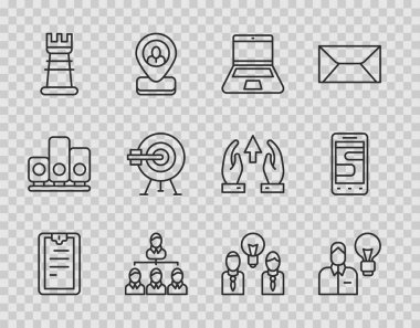 Kontrol listeli satır panosu, İnsan ampulü, Laptop, Hiyerarşi organizogram şeması, İş stratejisi, Hedef ok, Telefon simgesinde İnsan ve Sohbet mesajları. Vektör