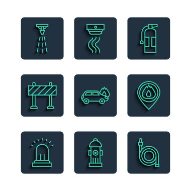 Alarm zilini, yangın musluğunu, hortumu, yangın söndürücüyü, yangın söndürücüyü, yanan arabayı, bariyeri, fıskiyeyi ve yangın ikonunun olduğu yeri ayarla. Vektör