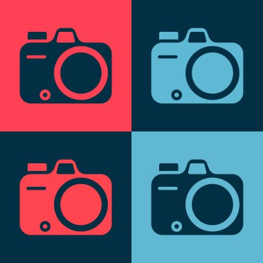 Pop Art Photo kamera simgesi renk arkaplanında izole edildi. Foto kamera. Dijital fotoğrafçılık. Vektör