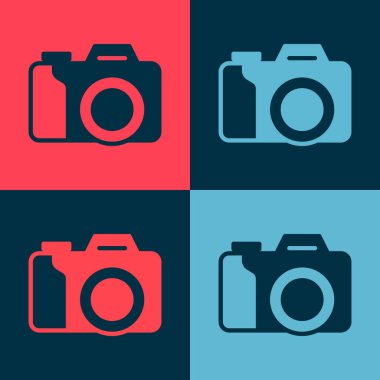 Pop Art Photo kamera simgesi renk arkaplanında izole edildi. Foto kamera. Dijital fotoğrafçılık. Vektör