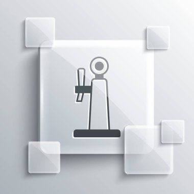 Gri arka planda gri bira ikonu izole edildi. Kare cam paneller. Vektör