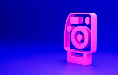 Mavi arkaplanda pembe fotoğraf makinesi simgesi izole edildi. Foto kamera. Dijital fotoğrafçılık. Minimalizm kavramı. 3 Boyutlu resimleme.