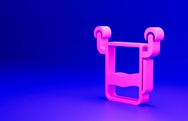 Mavi arka planda izole edilmiş bir askı simgesinde pembe havlu. Banyo havlusu ikonu. Minimalizm kavramı. 3 Boyutlu resimleme.