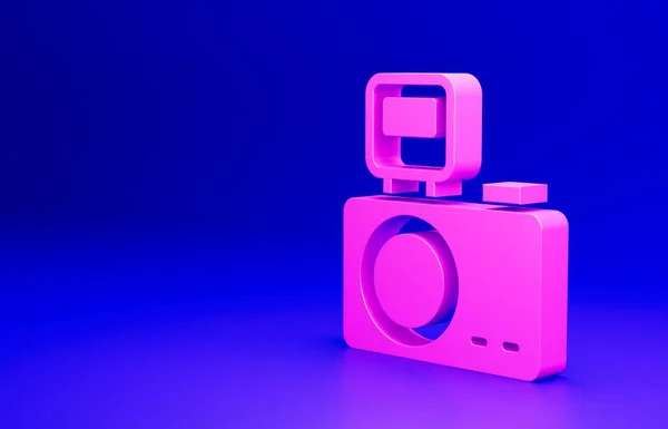 Roze Fotocamera Met Lichtflitspictogram Geïsoleerd Blauwe Achtergrond Foto Camera Digitale — Stockfoto