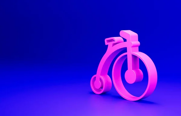 1つの大きなホイールと青の背景に隔離された1つの小さなアイコンとピンクのヴィンテージ自転車 自転車公共交通機関の標識 最小限の概念 3Dレンダリング図 — ストック写真