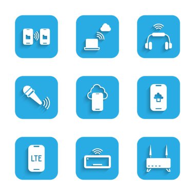 Bulut teknolojisi verilerini, bilgisayar klavyesini, Router ve wi-fi sinyalini, LTE ağını, kablosuz mikrofonu, akıllı kulaklık sistemini ve veri aktarım depolama ikonunu ayarla. Vektör