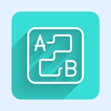 Beyaz çizgi rota simgesi uzun gölgeli izole edildi. Harita işaretçisi işareti. Yol ya da yol kavramı. GPS navigatörü. Yeşil kare düğmesi. Vektör.