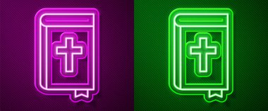 Parlayan neon çizgisi. Kutsal İncil ikonu, mor ve yeşil arka planda izole edilmiş. Vektör.