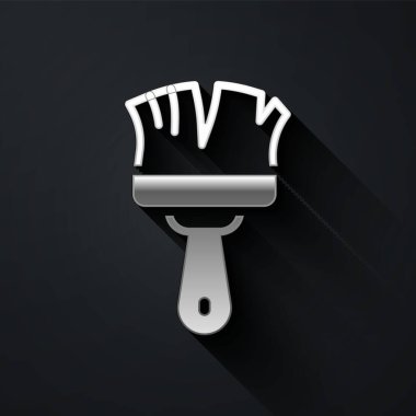 Siyah arkaplanda gümüş tıraş fırçası simgesi izole edildi. Berber dükkanı sembolü. Uzun gölge tarzı. Vektör.