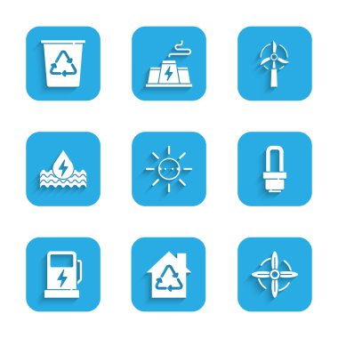 Güneş enerjisi paneli Eco House 'u geri dönüşüm rüzgârı türbini LED ampul elektrikli araba şarj istasyonu Suyu ve geri dönüşüm ikonu ile ayarla. Vektör.