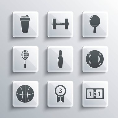 Set Madalyası, Spor Mekanik Skor Tablosu, Tenis Topu, Bowling Pin, Basketbol, Raket, Spor Sallaması ve masa tenisi ikonu için Raket. Vektör