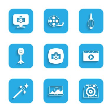Fotoğraf makinesini, rötuşlamayı, film alkışını, Stüdyo ampul kutusunu, toz üfleyiciyi ve simgeyi ayarla. Vektör