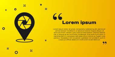 Siyah Kamera deklanşör simgesi sarı arkaplanda izole edildi. Vektör