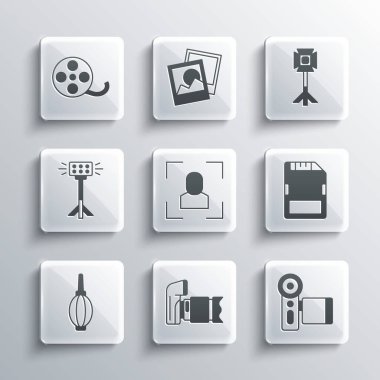 Fotoğraf makinesi, sinema, hafıza kartı, kamera odaklı çerçeve hattı, toz üfleyici, Stüdyo ampul softbox, film makarası ve simge ayarla. Vektör