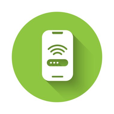 Bedava kablosuz kablosuz bağlantı ikonu olan beyaz akıllı telefon uzun gölge arkaplanı ile izole edildi. Kablosuz teknoloji, kablosuz bağlantı, kablosuz ağ. Yeşil daire düğmesi. Vektör