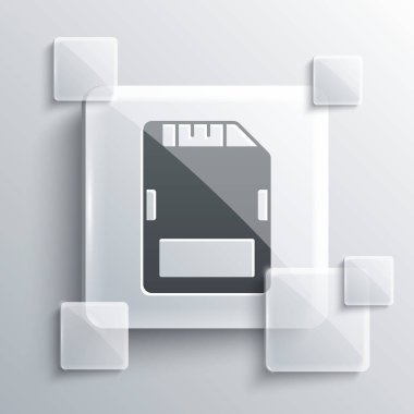 Gri arka planda gri SD kart simgesi izole edildi. Hafıza kartı. Adaptör simgesi. Kare cam paneller. Vektör