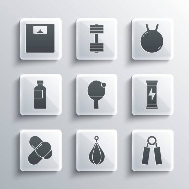 Kum torbası, spor açıcı, spor beslenmesi, raket topu, fitness karıştırıcı, banyo terazisi ve kettlebell ikonu. Vektör