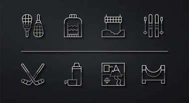 Çizgili kar ayakkabıları, buz hokeyi sopaları, kayak ve katlanmış harita, termos kabı, Noel süveteri, kaykay parkı ve kurdele bitiş çizgisi ikonu. Vektör