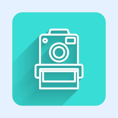 Beyaz çizgi fotoğraf makinesi simgesi uzun gölge arkaplanı ile izole edildi. Foto kamera. Dijital fotoğrafçılık. Yeşil kare düğmesi. Vektör