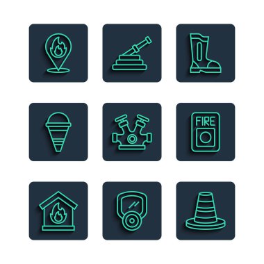 Yanan evde ateş hattı, gaz maskesi, trafik konisi, botlar, yangın musluğu, kova, yangın alevi ve alarm sistemi simgesi olan yer. Vektör