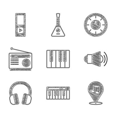 Set Müzik Sentezleyicisi, Konum notası, Megafon, Kulaklıklar, Radyo, Ses Karıştırıcı ve Oyuncu simgesi. Vektör
