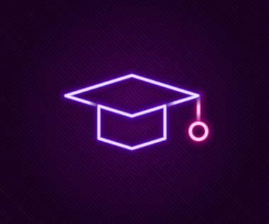 Parlayan neon hattı mezuniyet simgesi siyah arkaplanda izole edildi. Tassel ikonlu mezuniyet şapkası. Renkli taslak konsepti. Vektör
