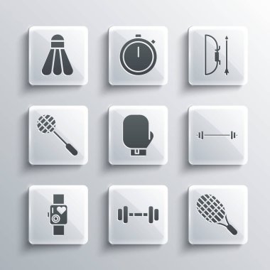 Dumbbell, Tenis raketi, Barbell, boks eldiveni kalp atışı hızını gösteren akıllı saat, Badminton mekik horozu, ok ve yay titreşimli ikon. Vektör