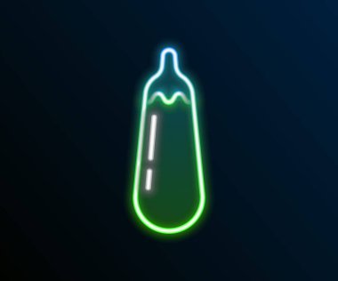 Parlayan neon hattı patlıcan simgesi siyah arkaplanda izole edildi. Renkli taslak konsepti. Vektör