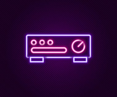 Parlayan neon hattı Ses Karıştırıcı simgesi siyah arkaplanda izole edildi. DJ ekipman kaydırma düğmeleri. Konsol karıştırılıyor. Renkli taslak konsepti. Vektör